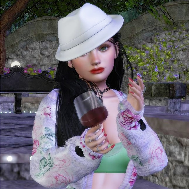 Lucia Tophat